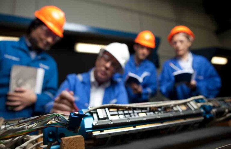 خدمات اموزشی